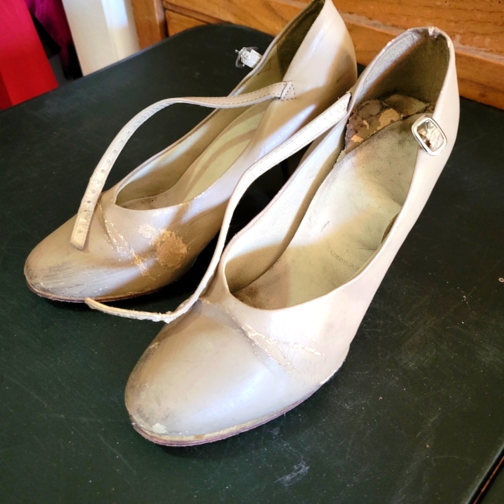 WELL WORN Capezio Nude Character Dance Shoes